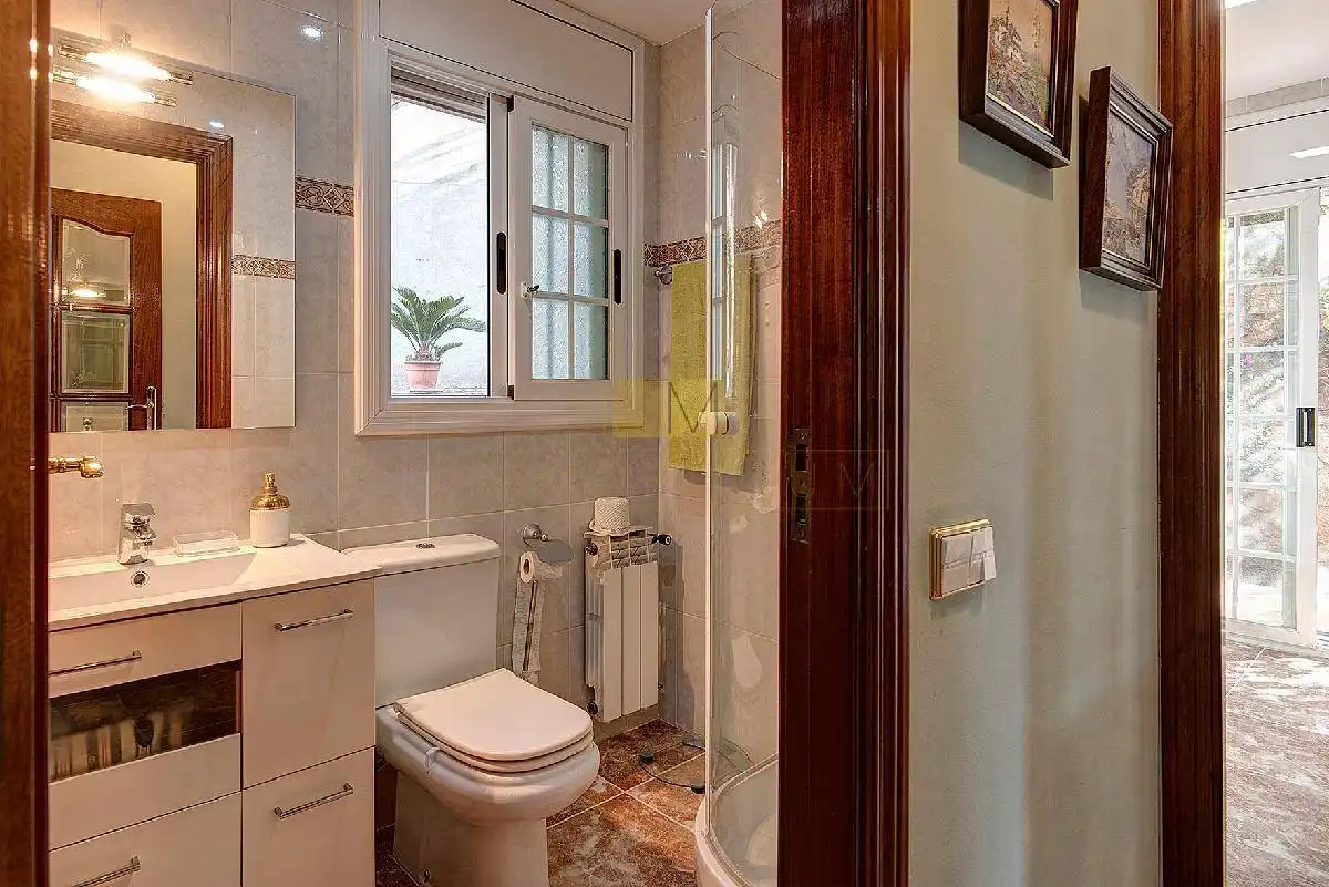 Baño de Casa o chalet en venta en Vallirana con Aire acondicionado, Calefacción y Jardín privado
