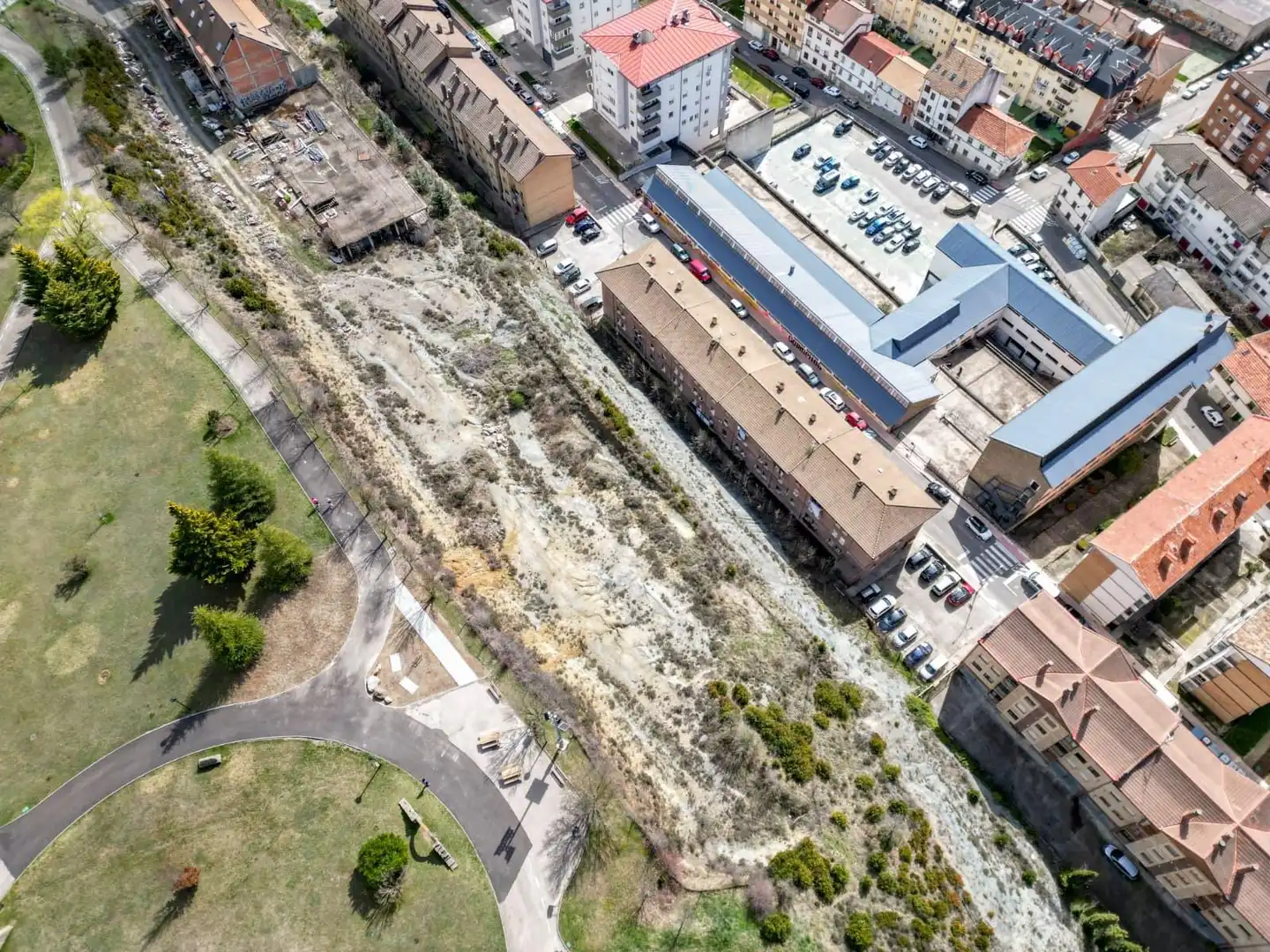 Edificio en venta en Sabiñánigo