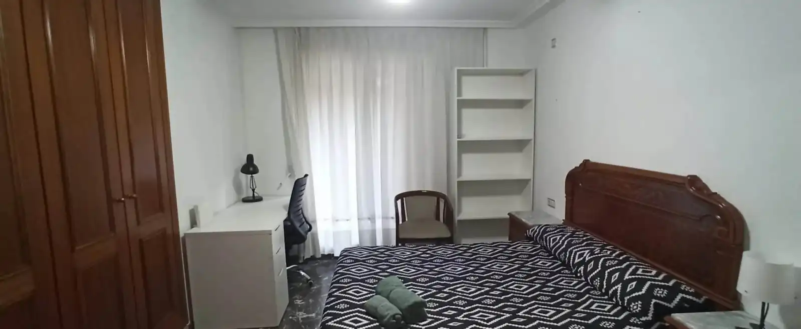 Bedroom of Flat for share in Patraix