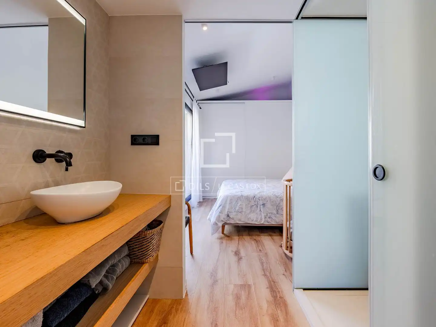 Habitación de Casa o chalet en venta en Cornellà de Llobregat con Aire acondicionado, Terraza y Balcón