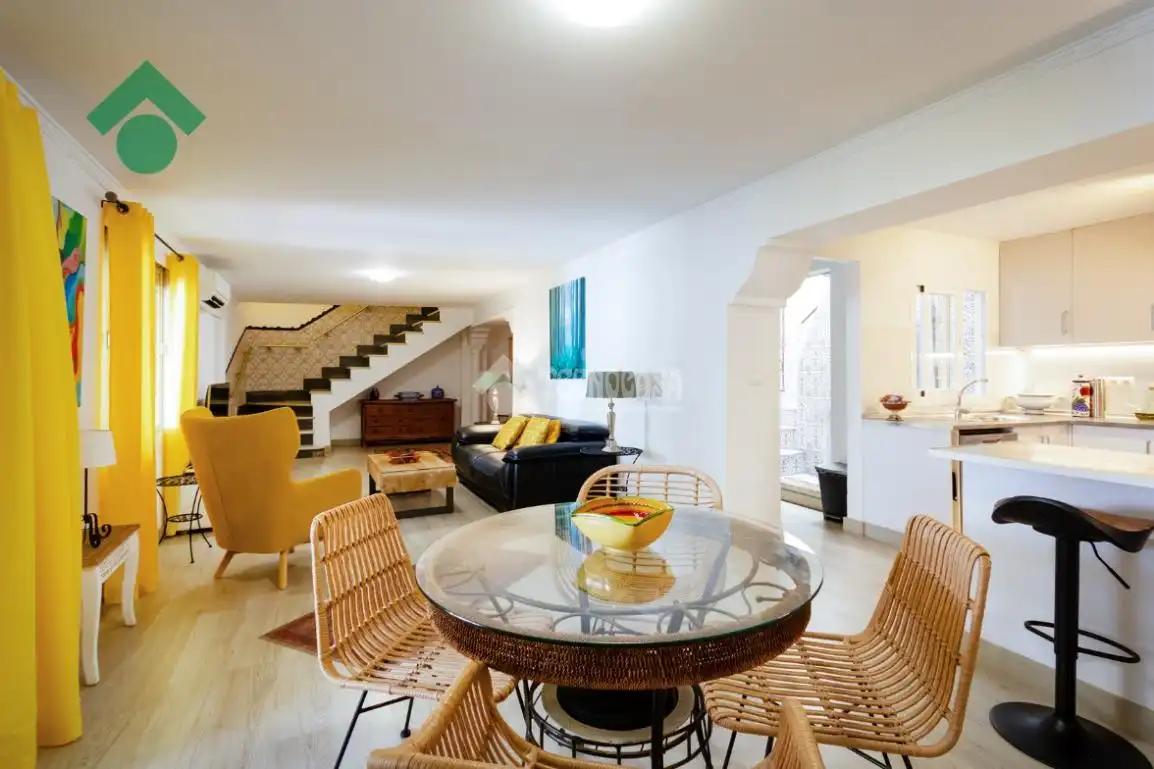 Sala de estar de Casa o chalet en venta en Almuñécar con Aire acondicionado y Terraza