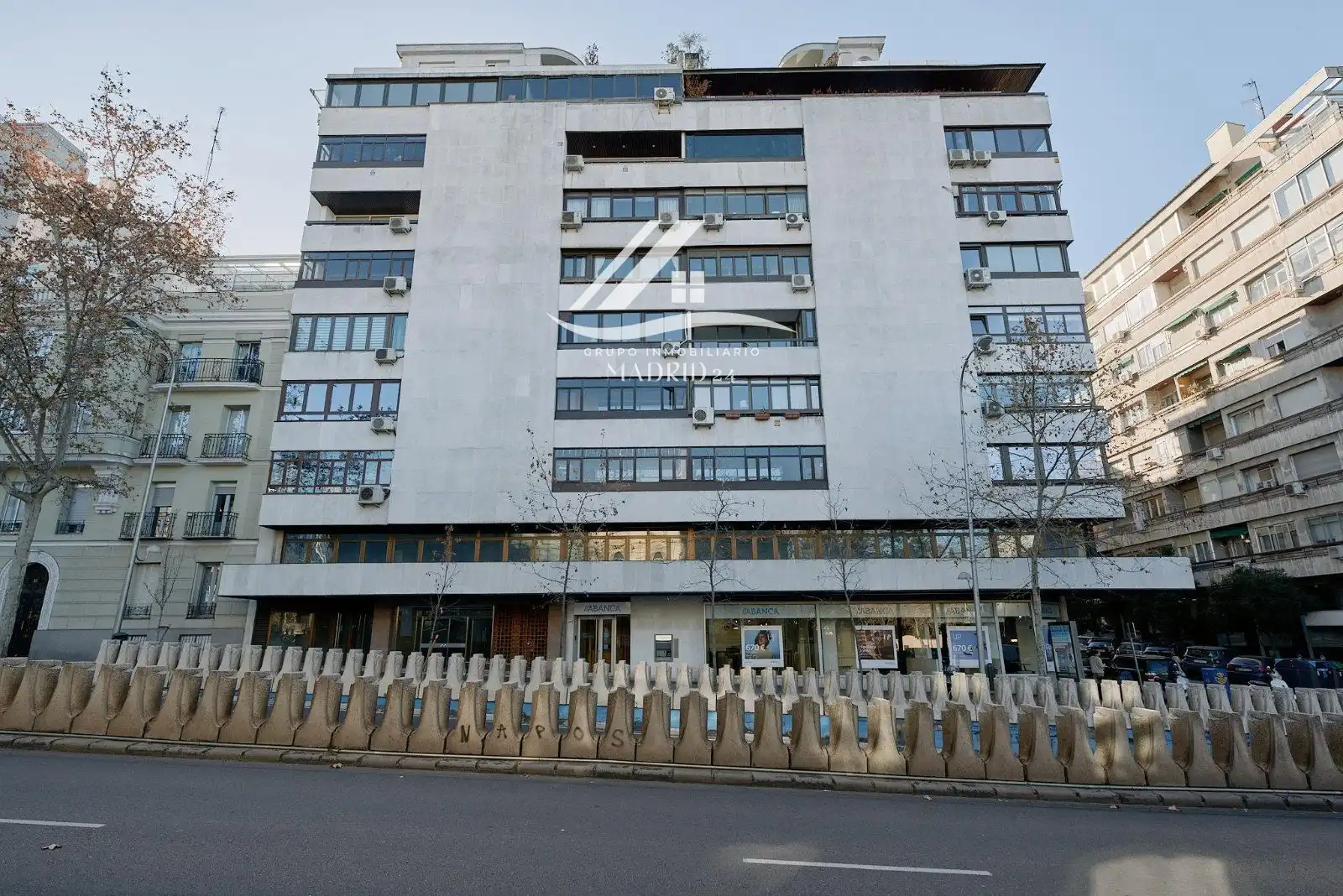 Flat with lift for sale in Calle de María de Molina
