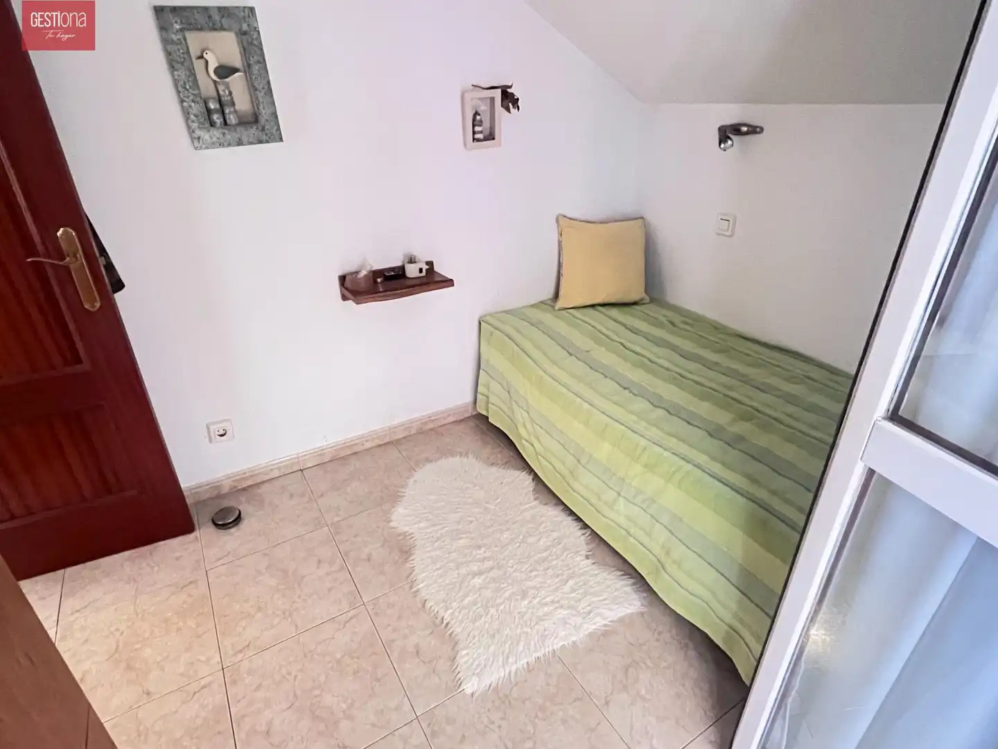 Schlafzimmer von Dachboden zum Verkauf in Noja mit Heizung, Terrasse und Möbliert