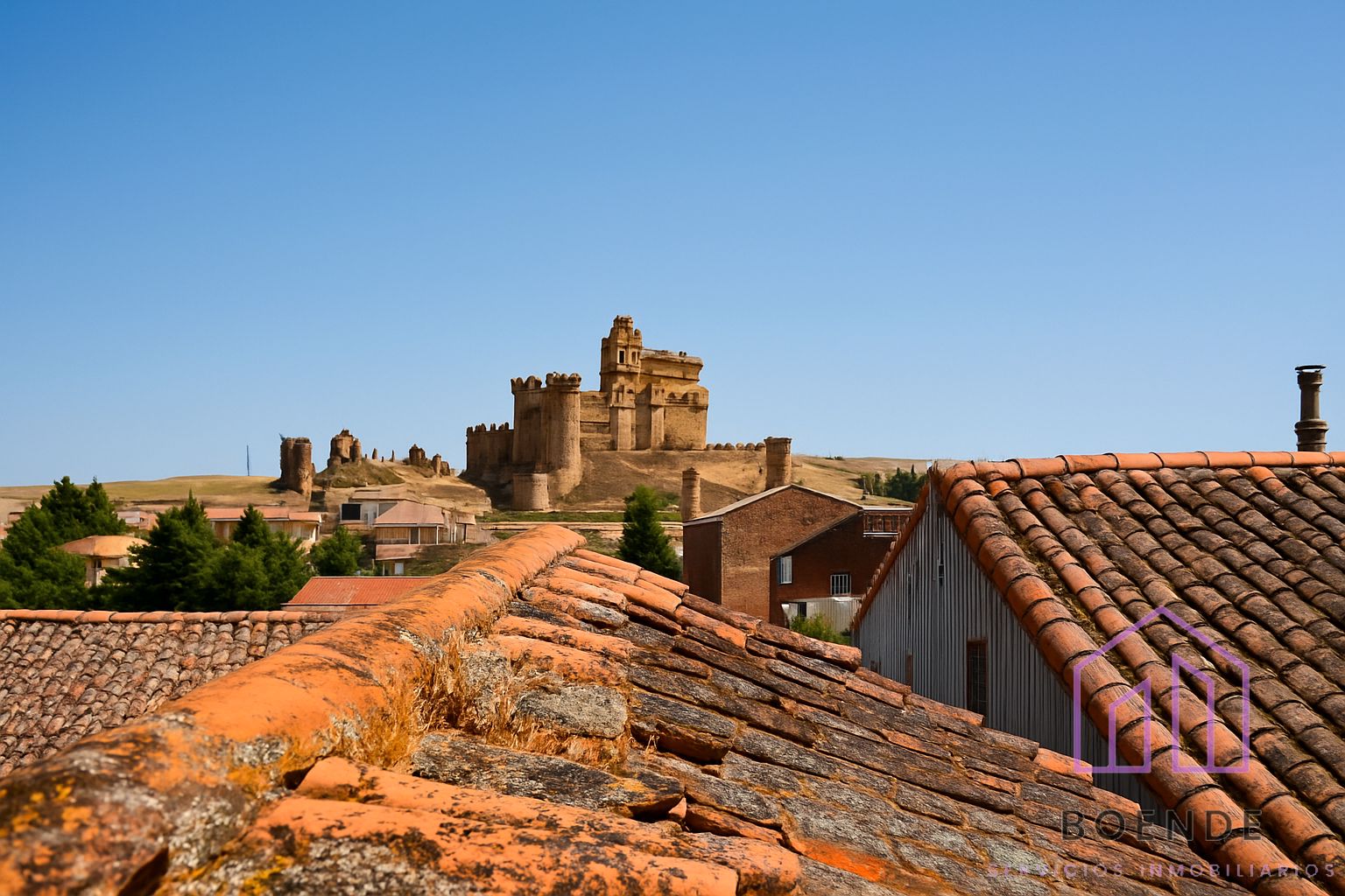 Vista exterior de Edifici en venda en Turégano