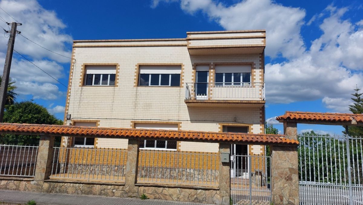 Exterior view of House or chalet for sale in Boiro  with Storage room and Balcony