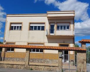 Vista exterior de Casa o xalet en venda en Boiro amb Traster i Balcó