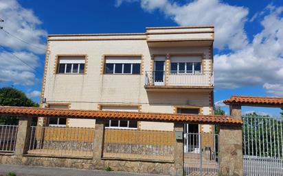 Vista exterior de Casa o xalet en venda en Boiro amb Traster i Balcó