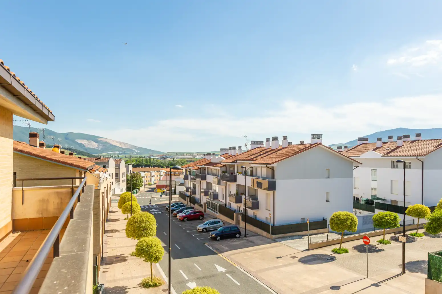 Vista exterior de Casa adosada en venta en Valle de Elorz / Elortzibar con Aire acondicionado, Calefacción y Jardín privado