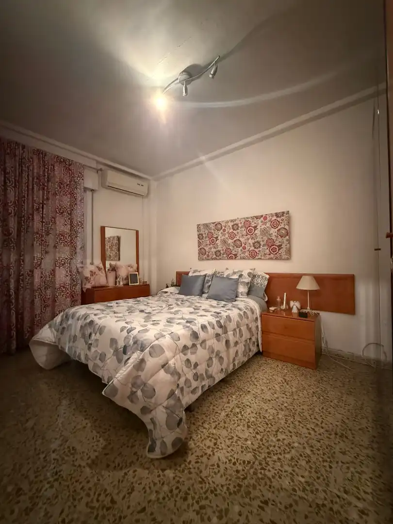Schlafzimmer von Wohnung zum Verkauf in Sevilla mit Klimaanlage, Terrasse und Möbliert