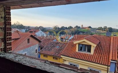 Vista exterior de Casa adosada en venda en Llanes amb Terrassa i Balcó