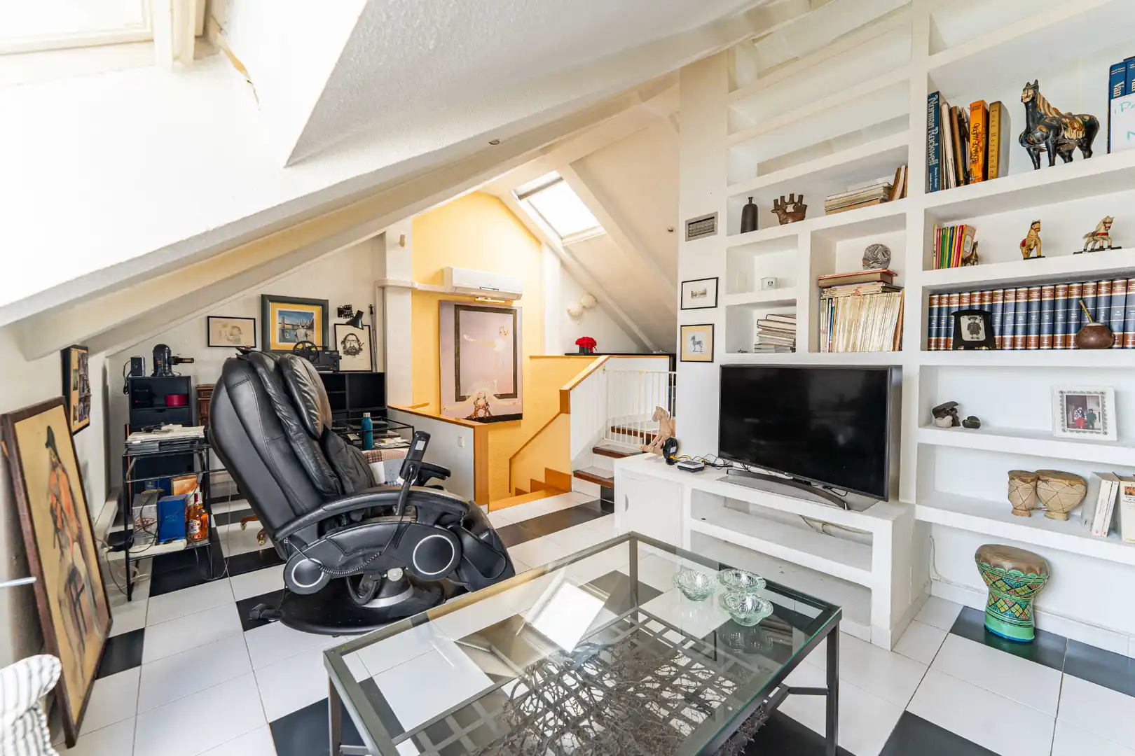 Sala de estar de Casa adosada en venta en Las Rozas de Madrid con Aire acondicionado, Calefacción y Jardín privado