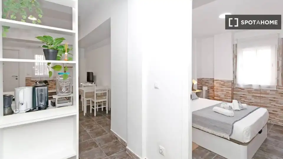 Bedroom of Flat for rent in Valencia  with Air Conditioner, Heating and Furnished