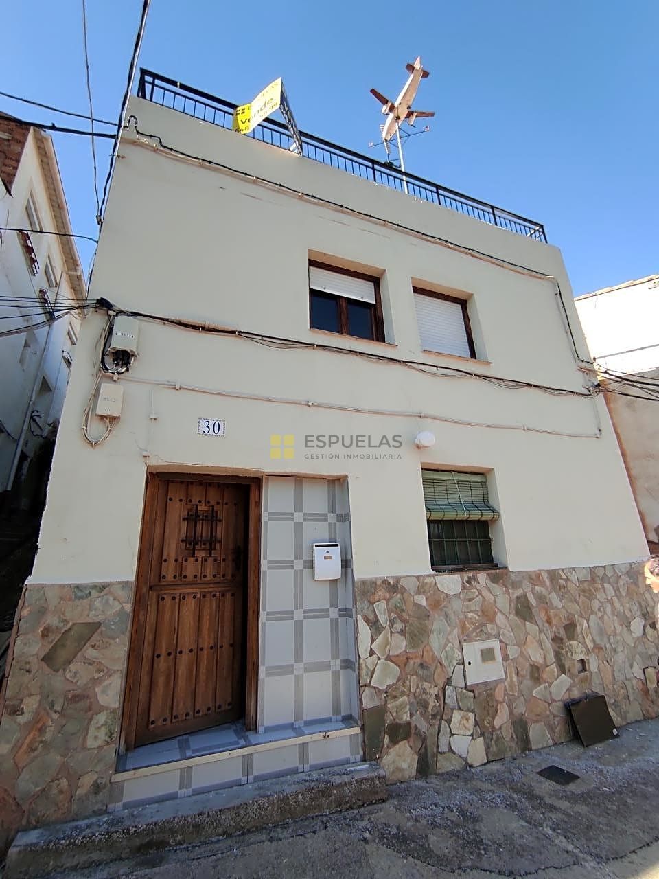 Vista exterior de Casa adosada en venda en Bergasa amb Calefacció, Terrassa i Traster