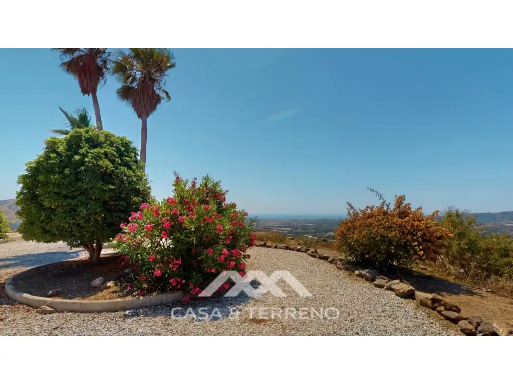 Jardí de Casa o xalet en venda en Vélez-Málaga amb Aire condicionat, Jardí privat i Terrassa
