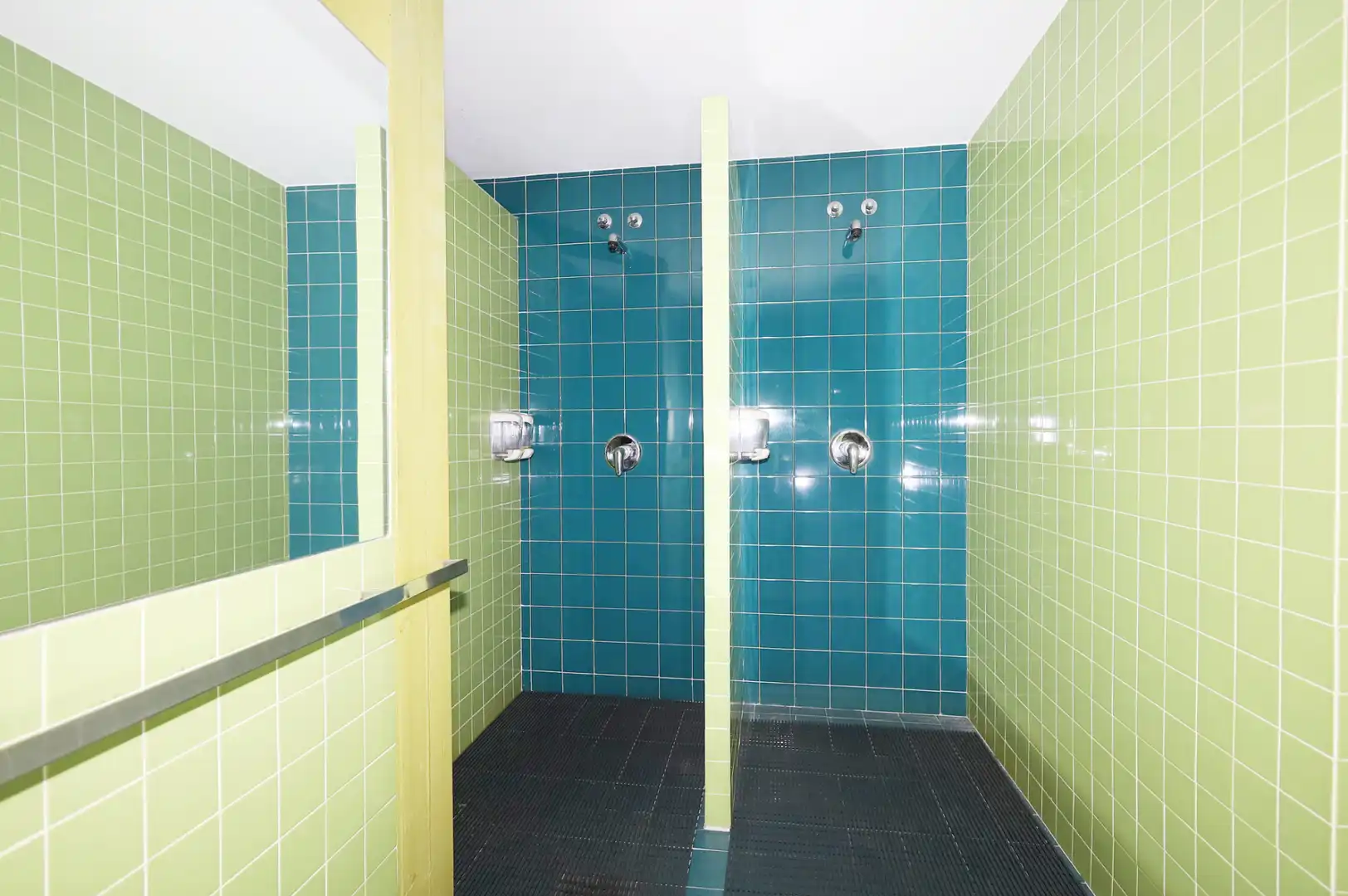 Badezimmer von Geschaftsraum zur Miete in Madrid mit Klimaanlage, Heizung und Möbliert