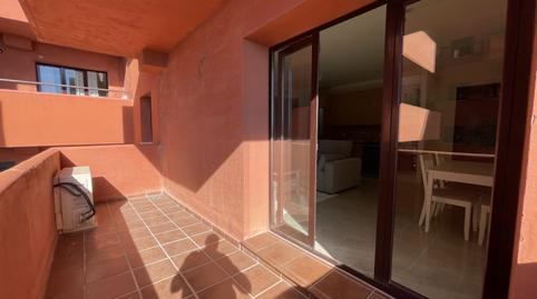 Foto 3 de Apartamento en venta en Puerto de Estepona, Málaga