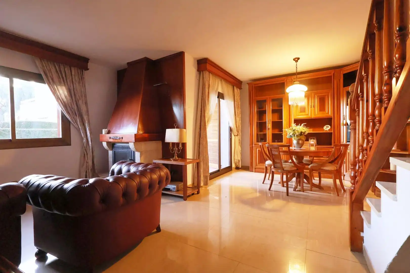 Sala d'estar de Casa o xalet en venda en Cunit amb Jardí privat, Terrassa i Piscina comunitària