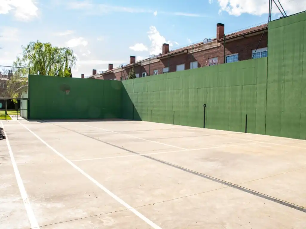 Aparcament de Casa adosada en venda en Cuarte de Huerva amb Aire condicionat, Jardí privat i Piscina