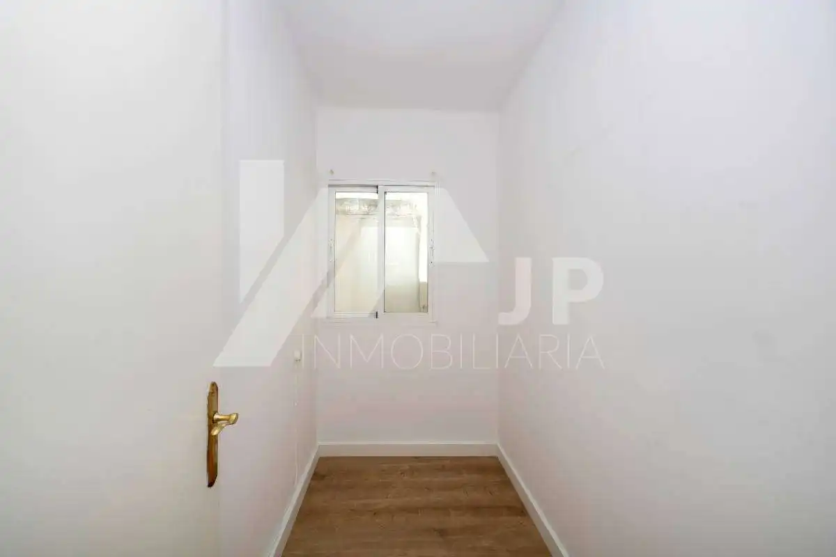 Habitación de Piso de alquiler en Granada con Aire acondicionado, Amueblado y Lavadora