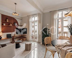 Living room of Flat to rent in  Barcelona Capital  with Air Conditioner, Heating and Furnished