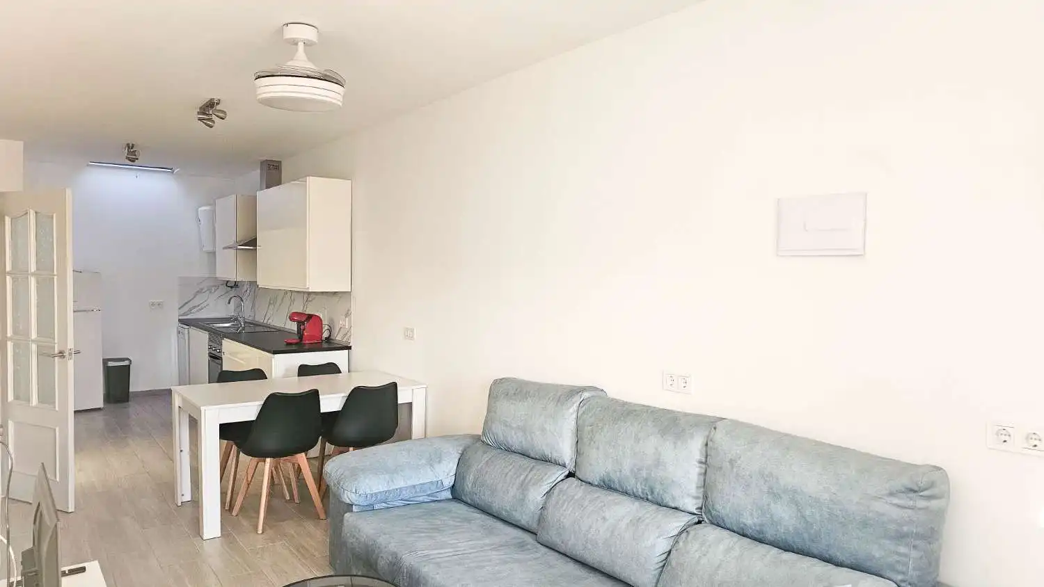 Sala d'estar de Casa adosada en venda en Torrevieja amb Aire condicionat, Calefacció i Terrassa