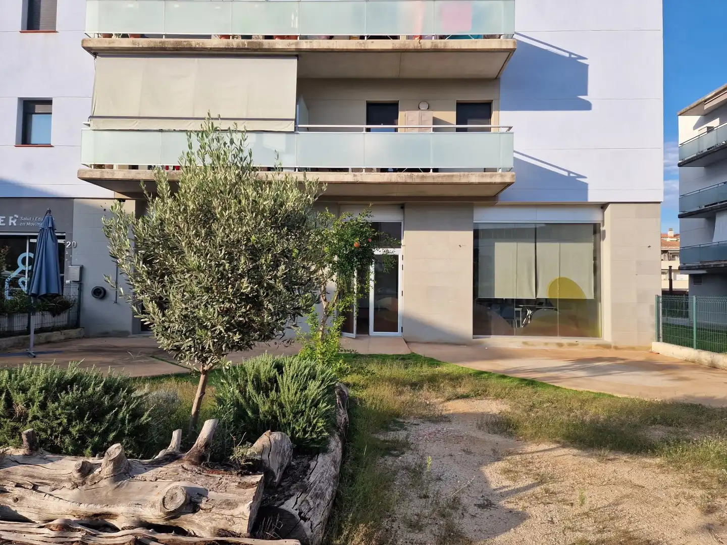 Vista exterior de Local en venta en Sant Julià de Ramis con Aire acondicionado