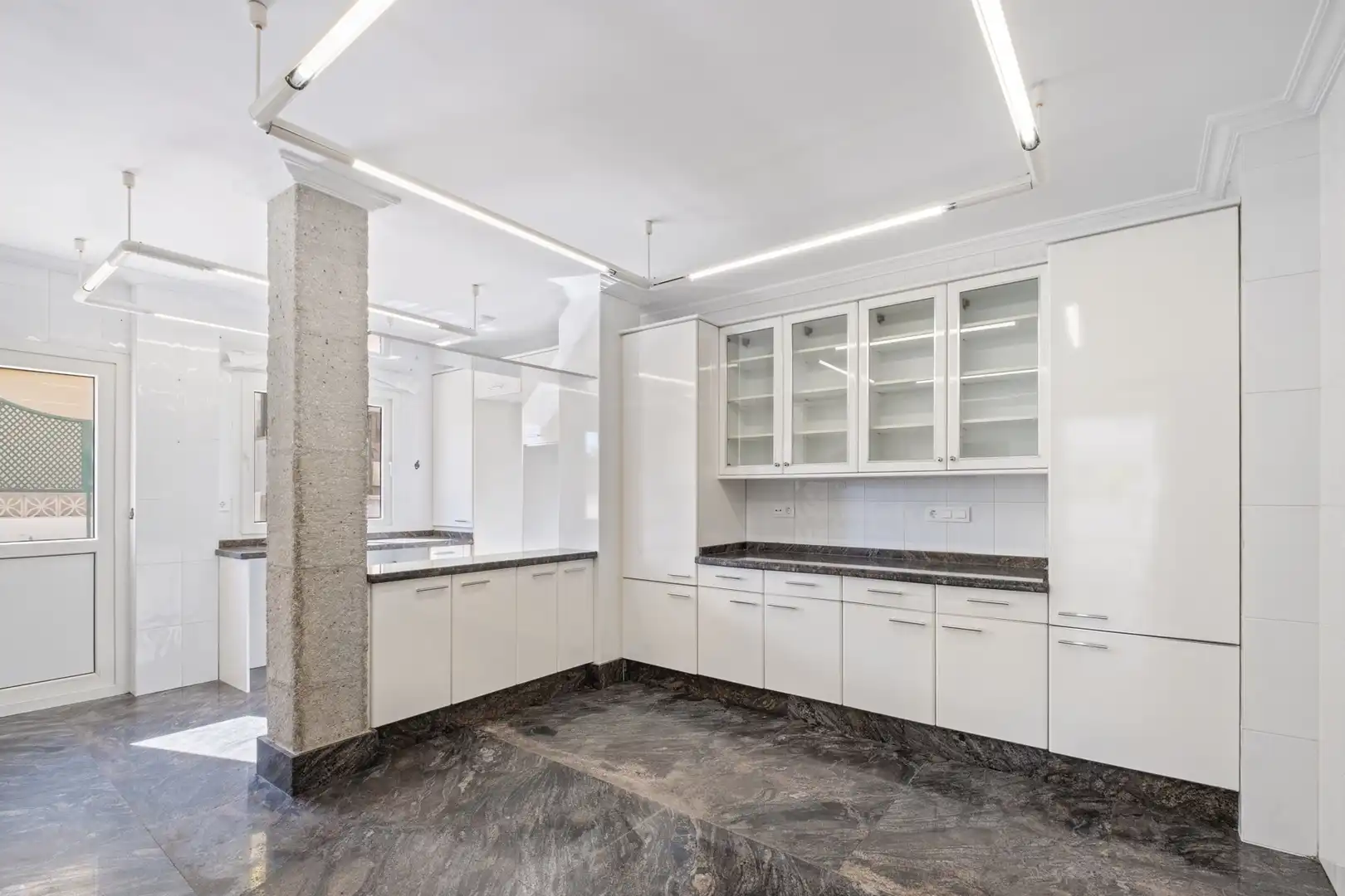 Kitchen of Detached homes for sale in Málaga  with Air Conditioner, Terrace and Swimming Pool
