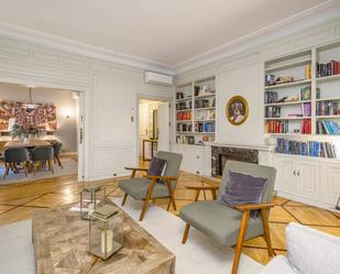 Living room of Flat to rent in  Madrid Capital  with Air Conditioner, Heating and Terrace