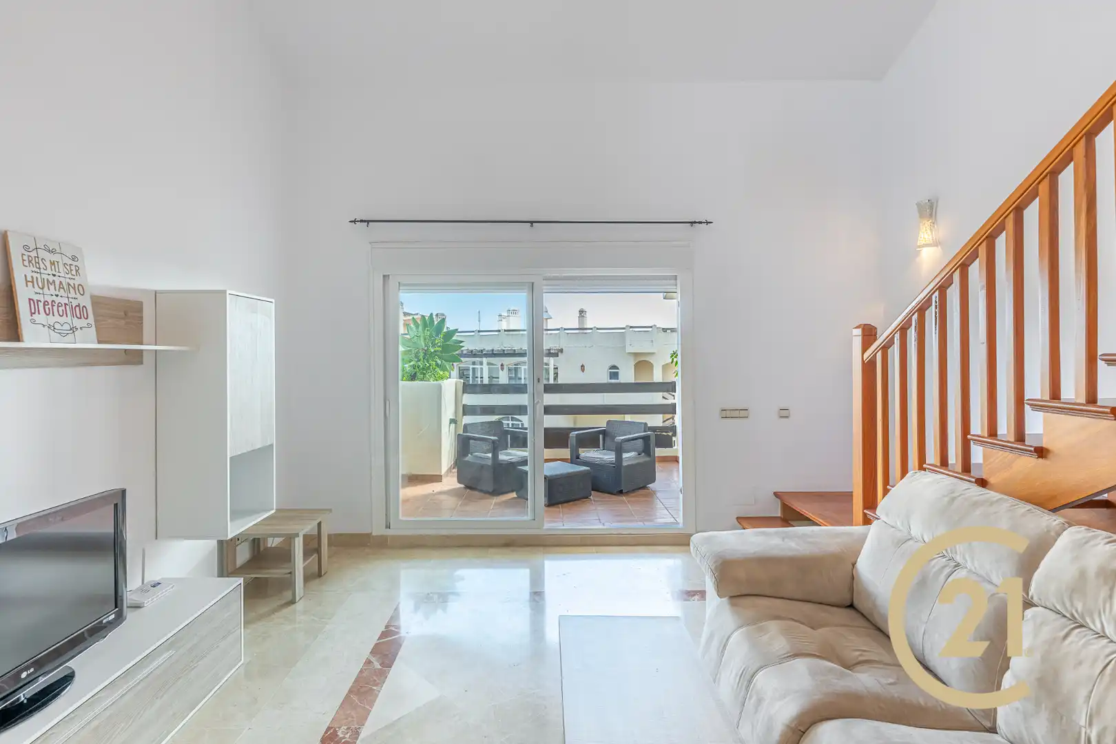 Sala d'estar de Dúplex en venda en Estepona amb Aire condicionat, Terrassa i Moblat