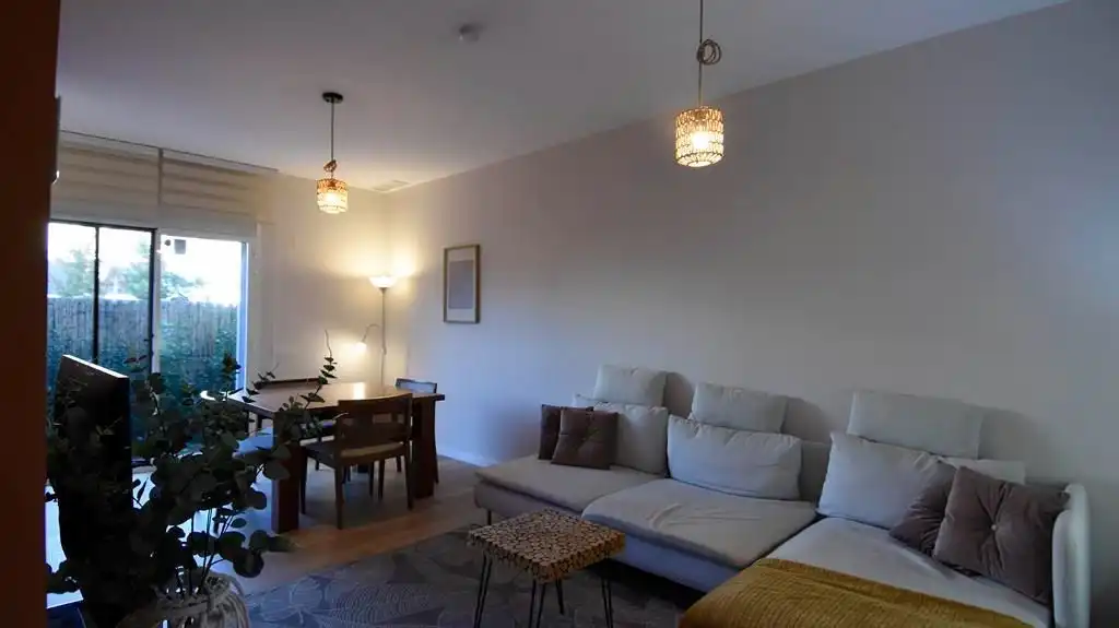 Wohnzimmer von Wohnung zur Miete in Domeny