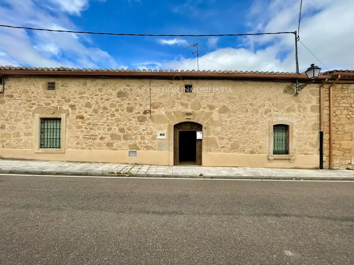 Vista exterior de Casa o chalet en venta en Monterrubio de Armuña con Terraza, Trastero y Piscina