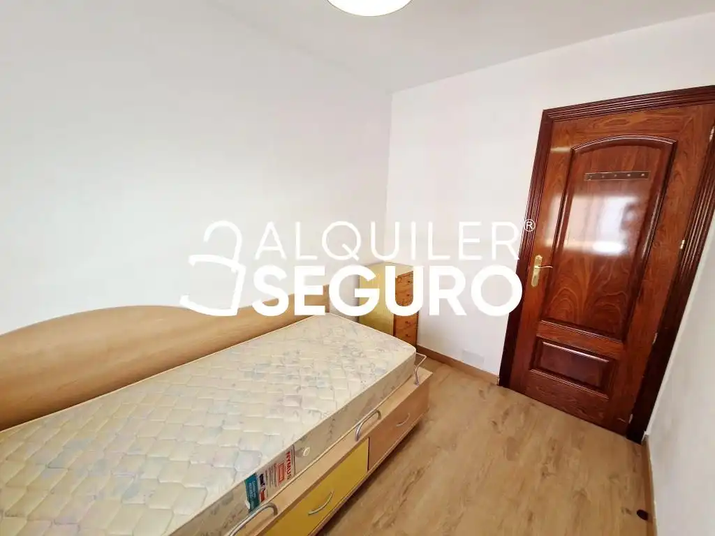 Dormitori de Pis de lloguer en Alcorcón amb Aire condicionat, Calefacció i Terrassa