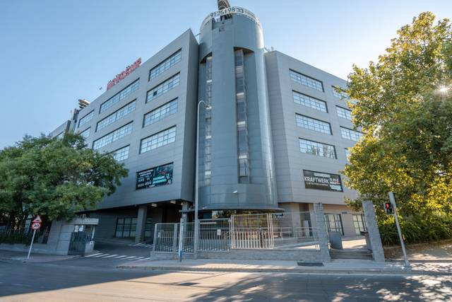 Nave industrial en Venta en Avenida de los Rosales en Butarque