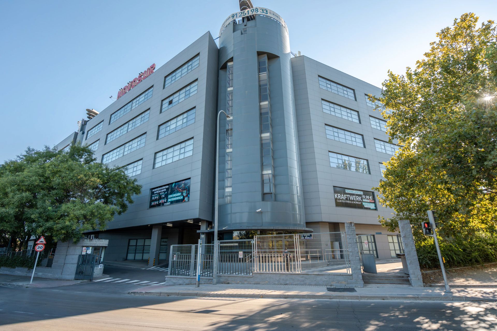 Vista exterior de Nau industrial en venda en  Madrid Capital amb Calefacció
