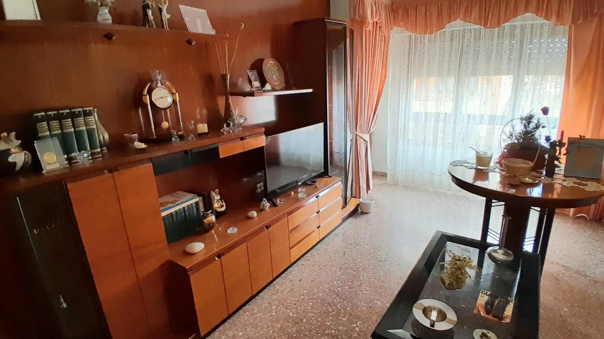 Sala d'estar de Pis en venda en Yecla amb Calefacció, Moblat i Balcó
