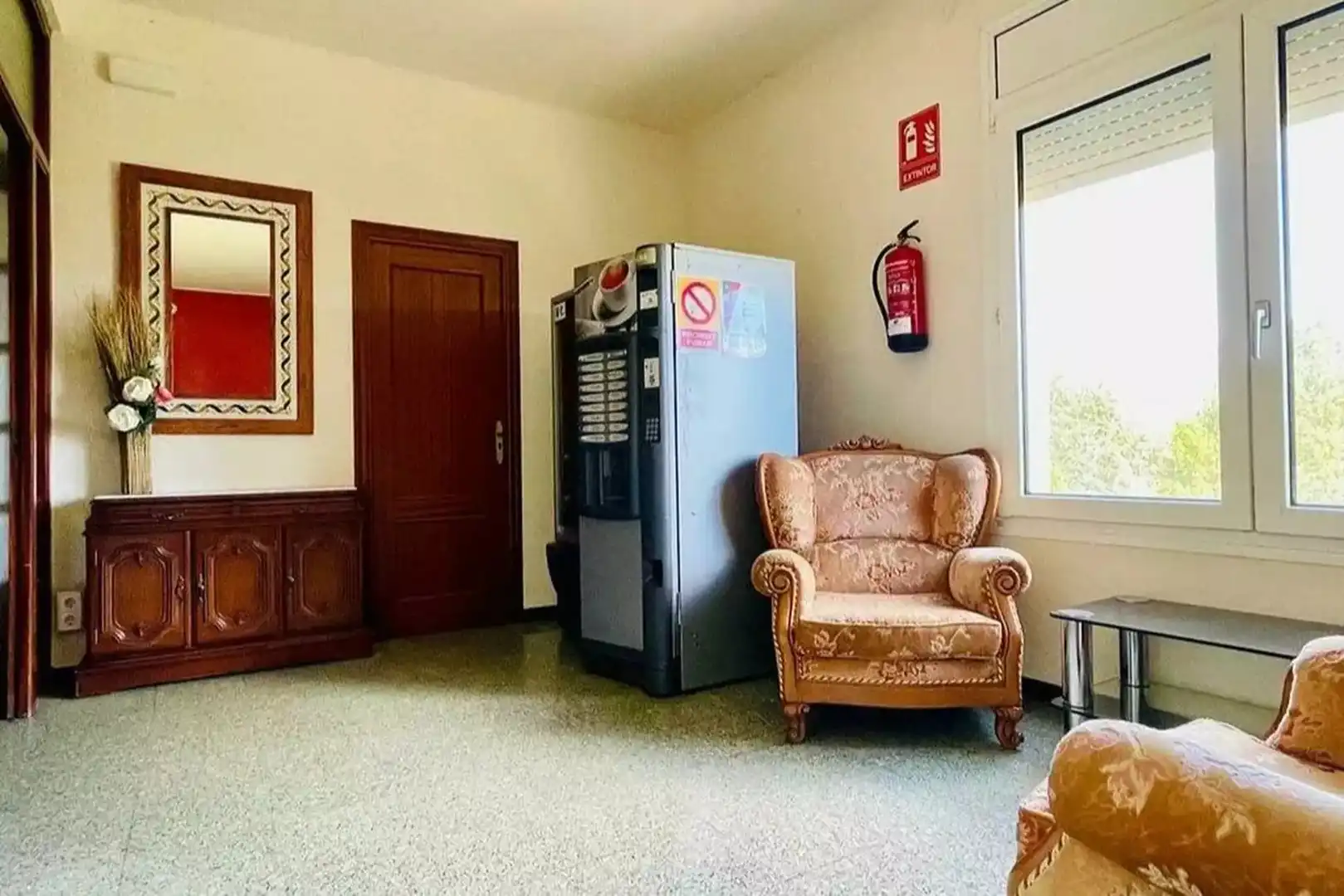 Sala d'estar de Finca rústica en venda en Pont de Molins amb Piscina