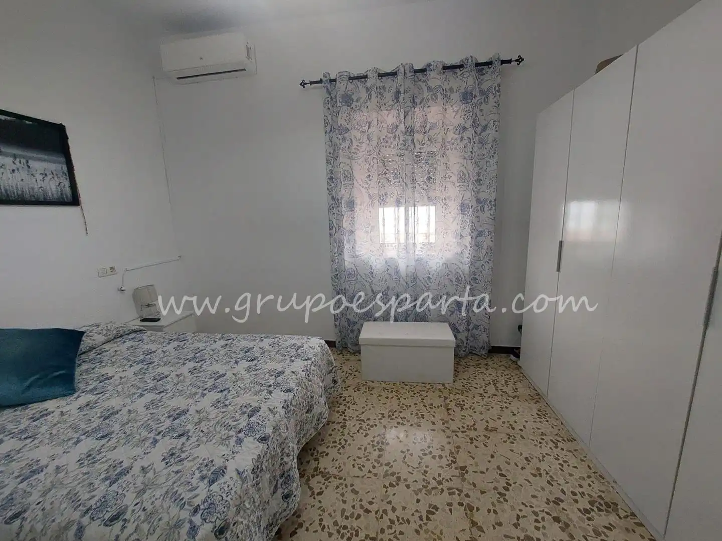 Habitación de Casa adosada en venta en Olivares con Aire acondicionado, Terraza y Amueblado