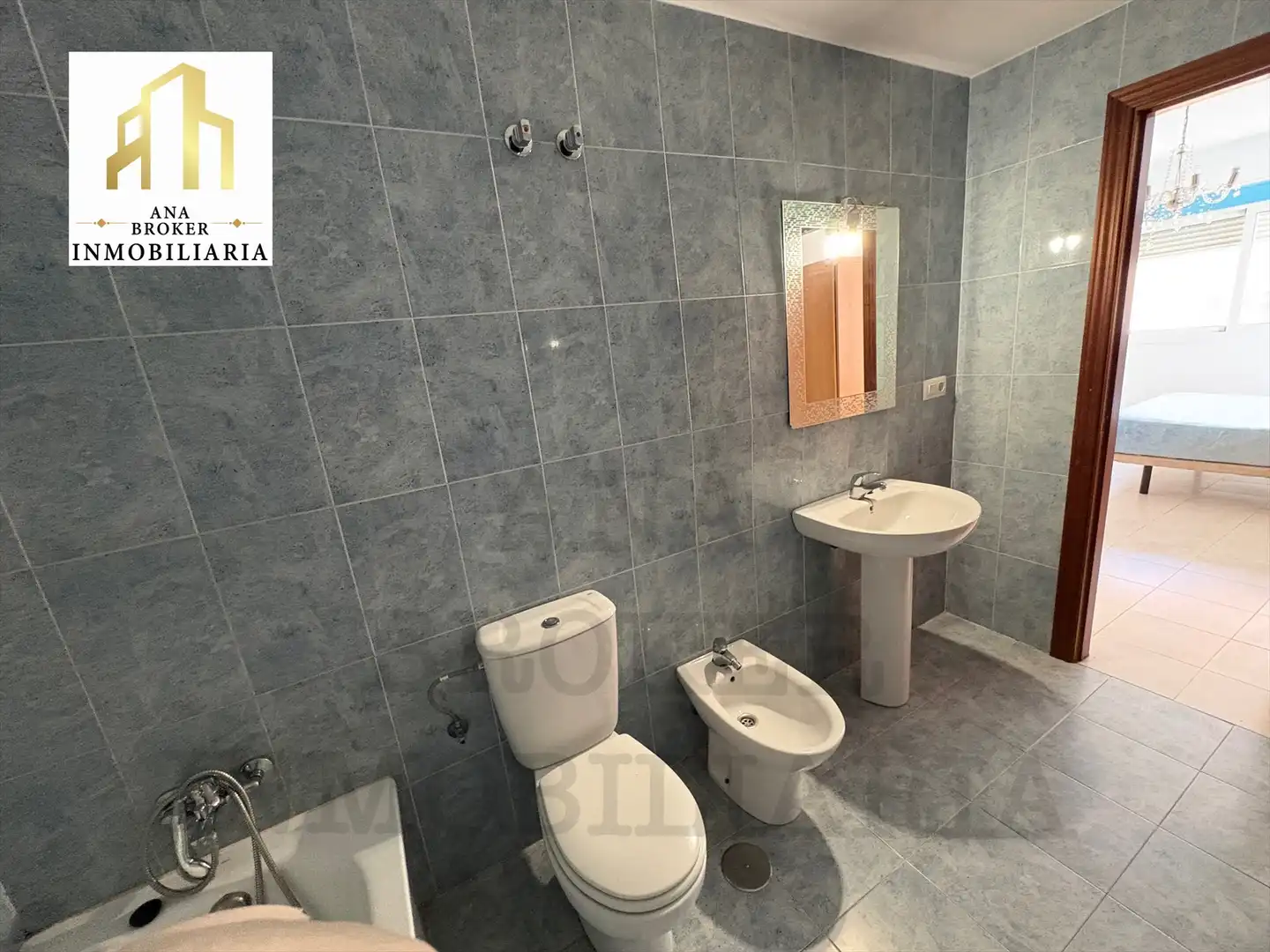 Baño de Piso en venta en Ronda con Aire acondicionado, Terraza y Piscina comunitaria
