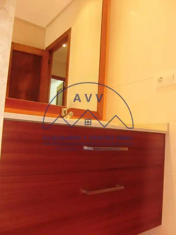 Baño de Piso de alquiler en Vigo  con Parquet