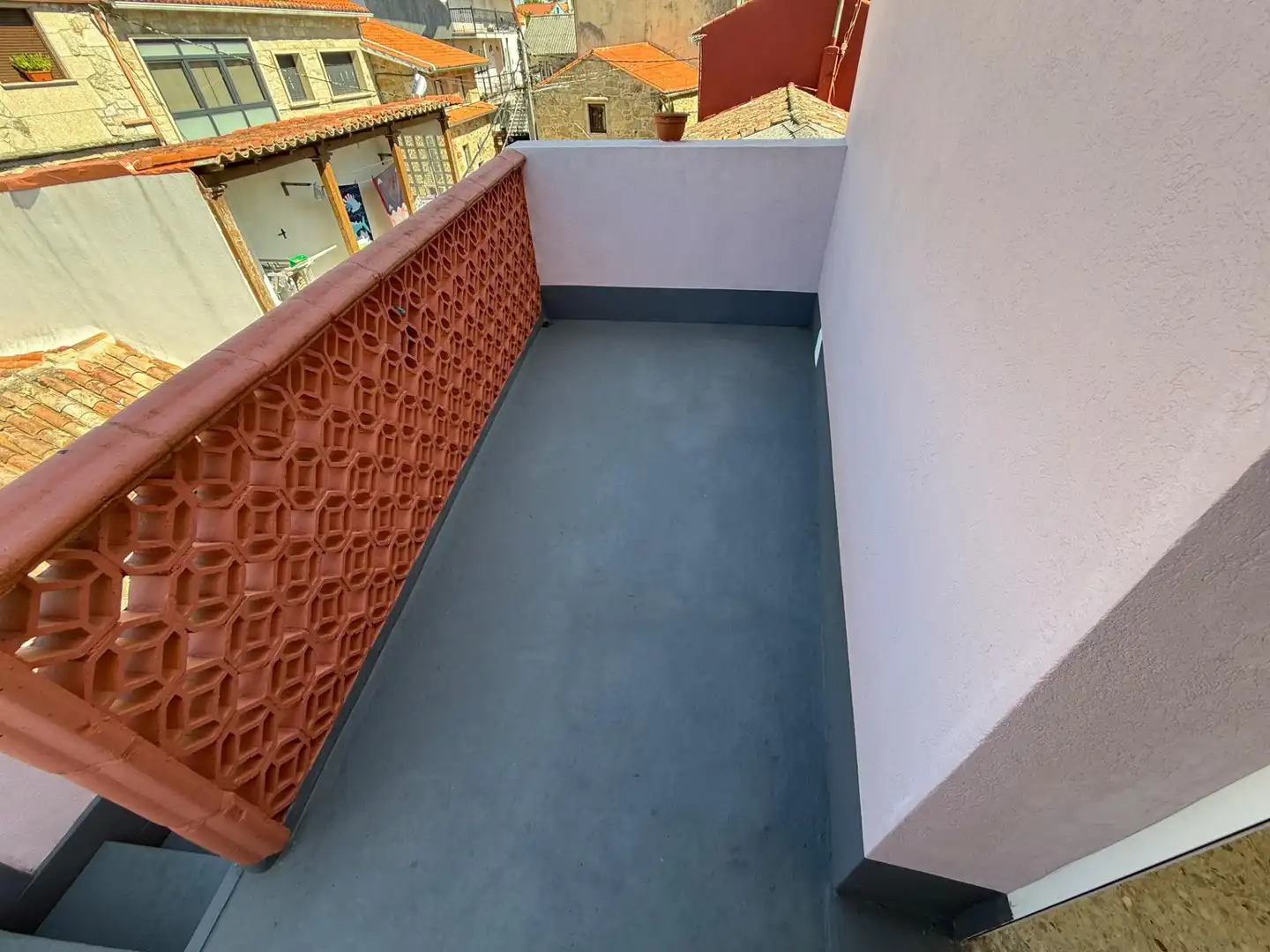 Terrasse von Einfamilien-Reihenhaus zum Verkauf in Boiro mit Möbliert