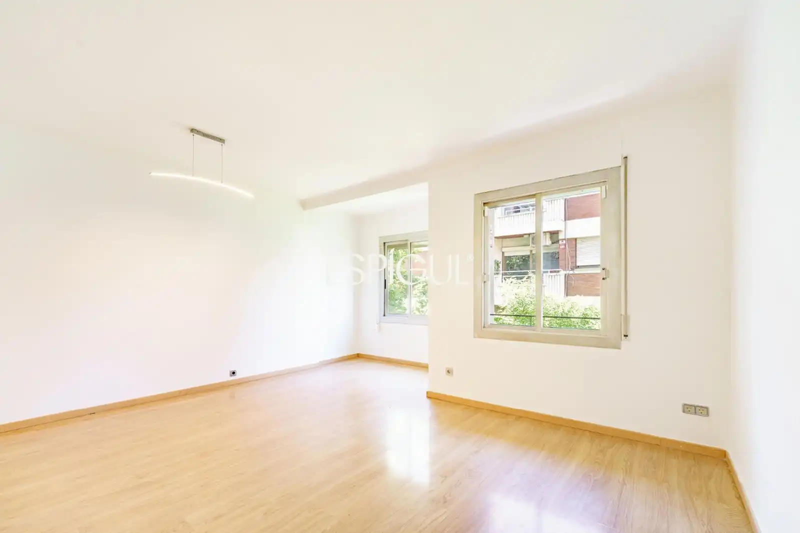 Außenansicht von Wohnung zum Verkauf in Barcelona mit Heizung, Parkett und Terrasse