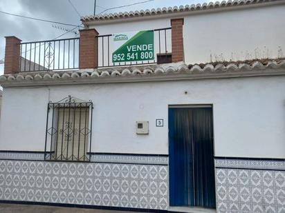 Vista exterior de Casa o xalet en venda en Vélez-Málaga amb Jardí privat, Terrassa i Traster