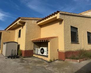 Vista exterior de Casa o xalet en venda en Castellón de la Plana / Castelló de la Plana amb Jardí privat i Piscina