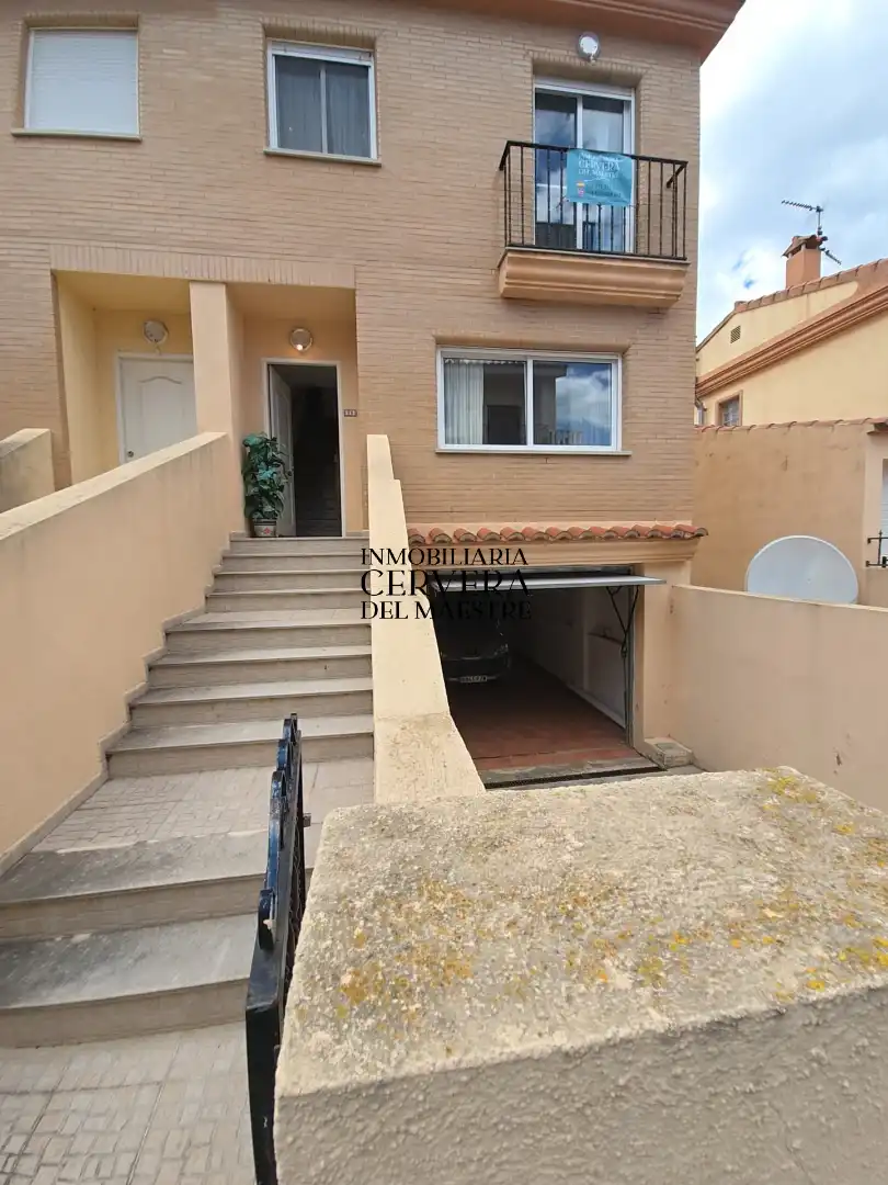 Vista exterior de Casa adosada en venda en La Salzadella amb Aire condicionat, Calefacció i Jardí privat