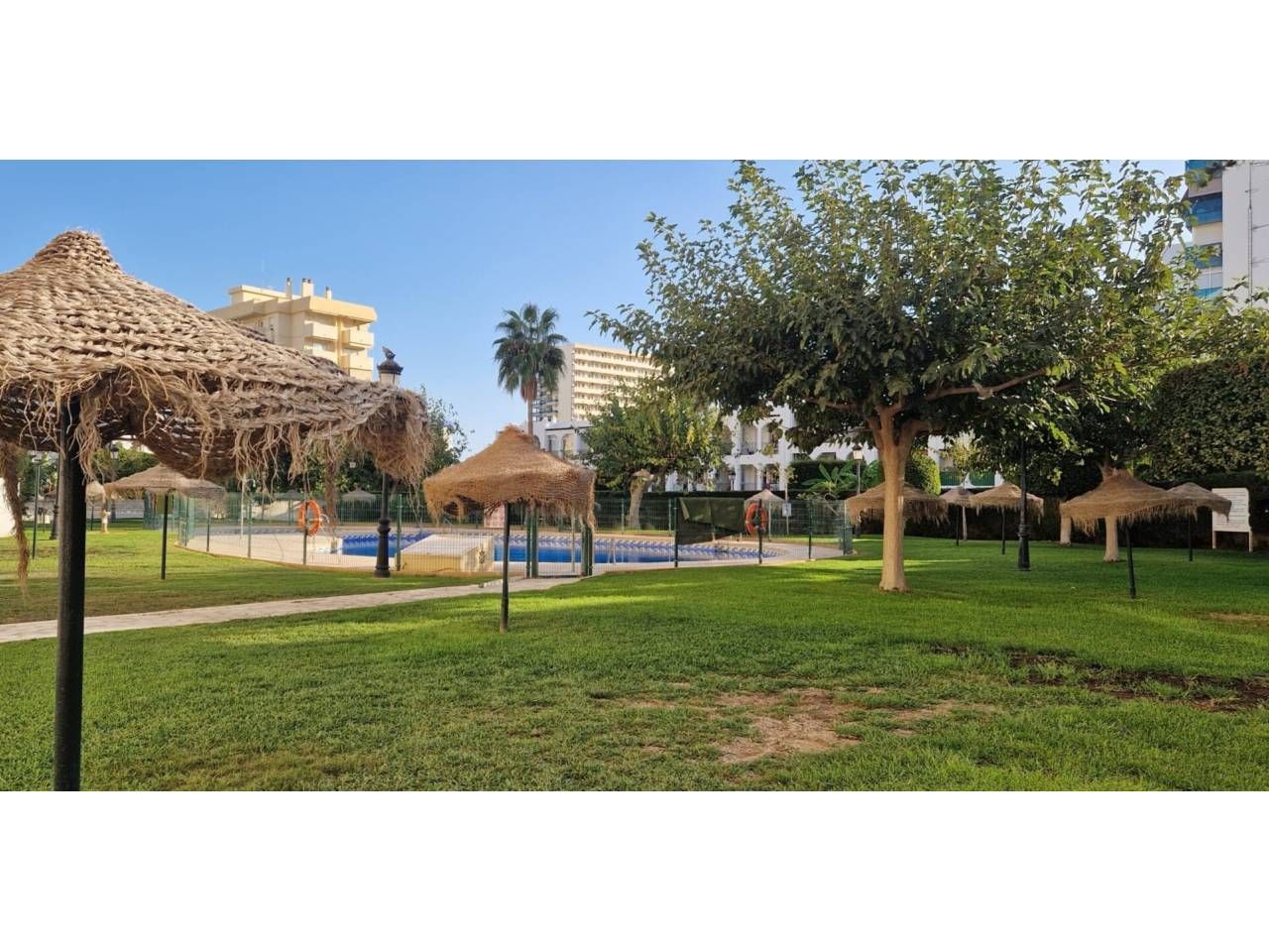 Vista exterior de Apartament en venda en Benalmádena amb Terrassa i Piscina comunitària