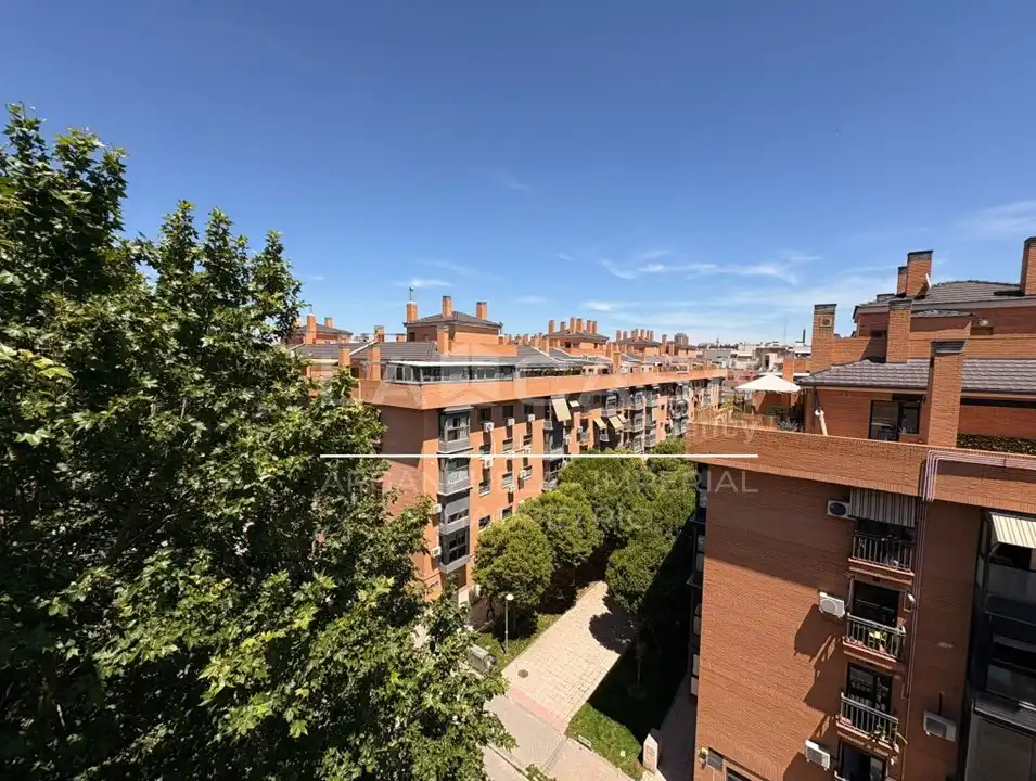 Vista exterior de Àtic en venda en Madrid amb Calefacció i Terrassa