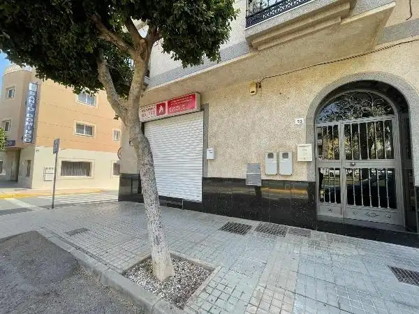Vista exterior de Local de alquiler en El Ejido con Aire acondicionado
