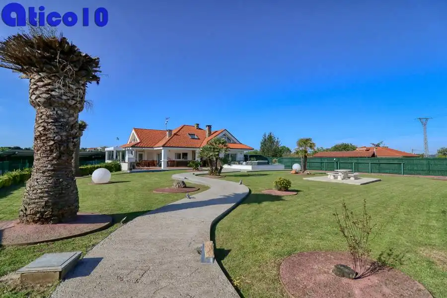 Jardín de Casa o chalet en venta en Gijón  con Calefacción, Jardín privado y Parquet