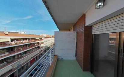 Vista exterior de Pis en venda en El Prat de Llobregat amb Parquet i Terrassa