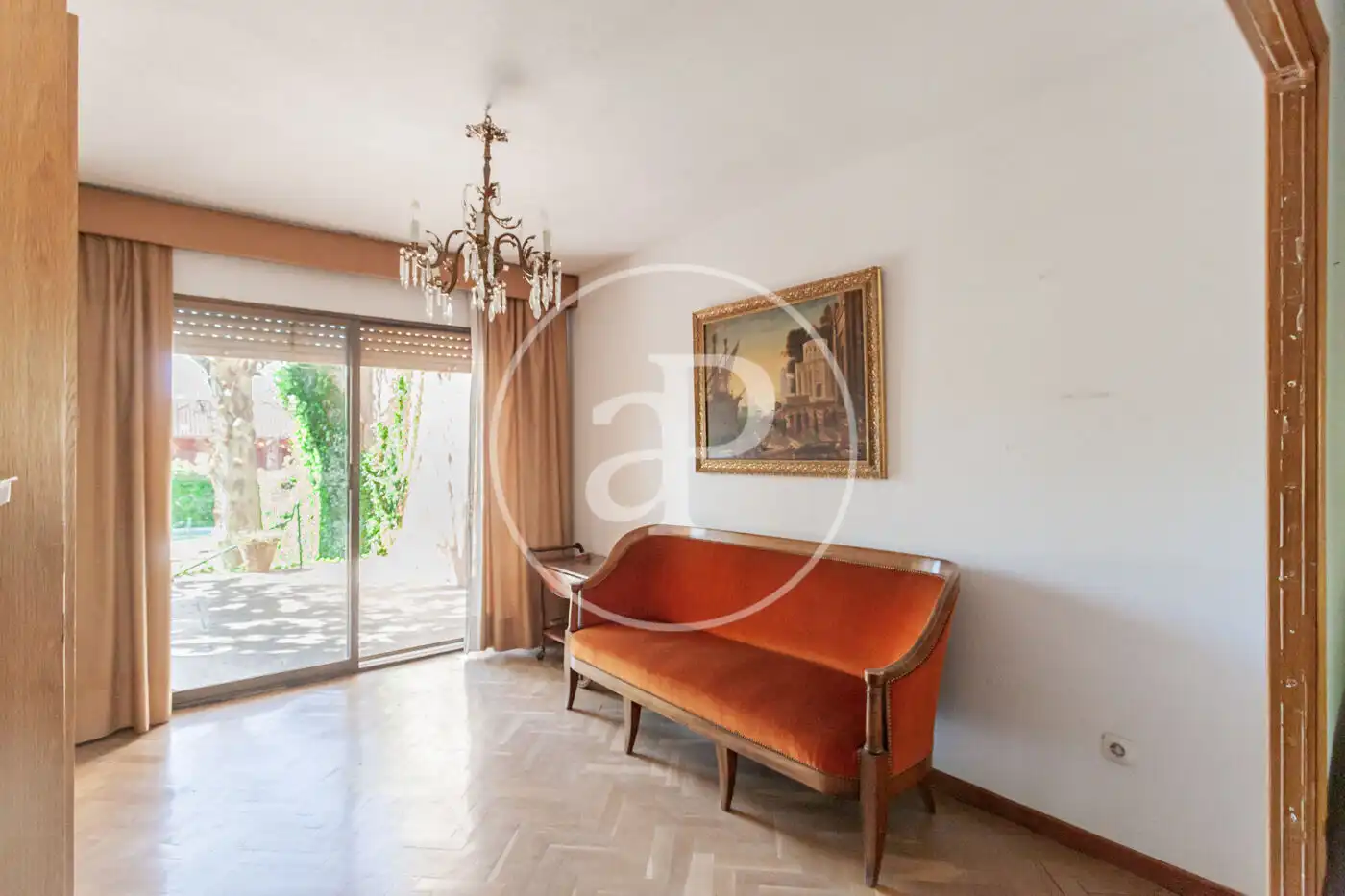Sala d'estar de Casa adosada en venda en Madrid amb Calefacció, Jardí privat i Piscina